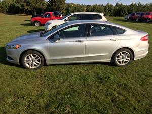 lot 3 image: 2014 Ford Fusion SE