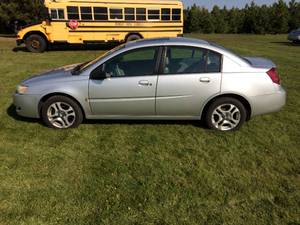 lot 3 image: 2003 Saturn Ion 3