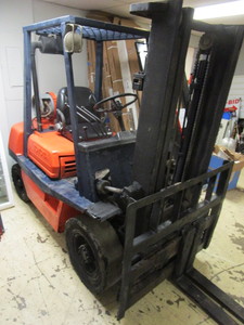 lot 501 image: TOYOTA FORKLIFT