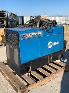 lot 1 image: Miller Bobcat 250 Engine Driven Welding 10000W Generator