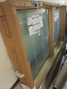 lot 826 image: PELLA WINDOW, 94 x 53, DAMAGED