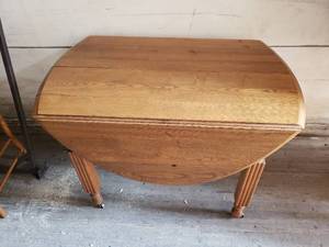 Drop Leaf Kitchen Table and 5 Chairs