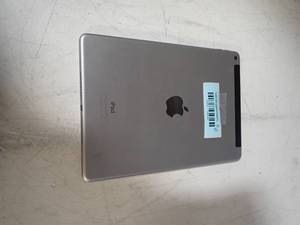 lot 3 image: Apple&nbspiPad Air 2nd Gen A1567  64GB