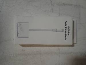 lot 19 image: lightning audio charge adapter  lightning to HDMI Lightning