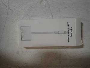 lot 20 image: lightning audio charge adapter  lightning to HDMI Lightning