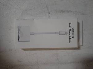 lot 21 image: lightning audio charge adapter  lightning to HDMI Lightning