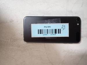 lot 26 image: iPod Touch 6th Gen A1574  32GB storage