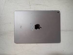 lot 30 image: iPad Air 2nd Gen A1566  16GB storage