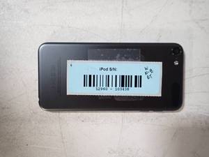 lot 35 image: iPod Touch 6th Gen A1574  16GB storage