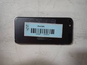lot 36 image: iPod Touch 6th Gen A1574  32GB storage