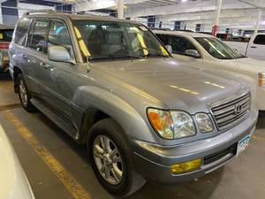 lot 1 image: 2004 Lexus LX470 4x4