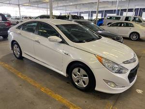 lot 10 image: 2011 Hyundai Sonata Hybrid