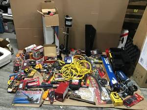 lot 9 image: ASSORTED PALLET WITH MIXES TOOLS SEE PICS