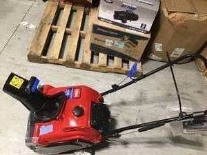 lot 35 image: TORO POWER CLEAN 518ZR SNOWBLOWER SEE PICS