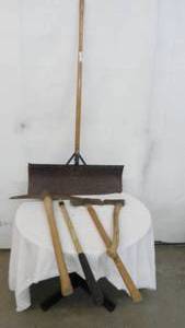 Pick2 AxesShovelHandle
