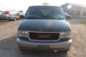 lot 6239 image: 2005 GMC Safari AWD -1 Owner -