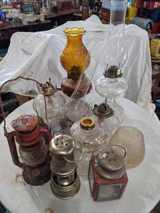 lot 156 image: Mixed Vintage Lanterns and Kerosene Lamps