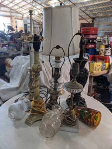 lot 160 image: Assorted Vintage Table Lamps