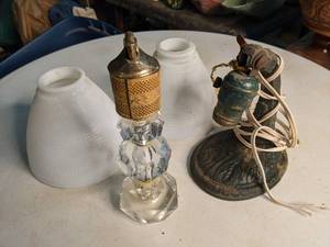 lot 165 image: Vintage and Antique Lamp Accessories