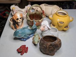 lot 188 image: Assorted Vintage Planters and Animal Figurines