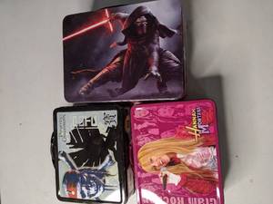 lot 238 image: Three Modern Lunch Boxes Star Wars, Hannah Montana, and Pirates of the Caribbean