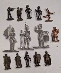 lot 251 image: Small Metal Soldier Figurines