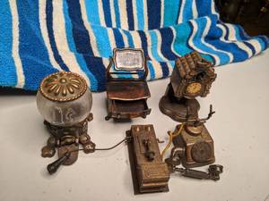 lot 252 image: Assorted Vintage Die Cast Miniatures