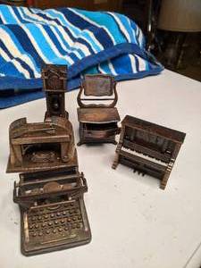 lot 253 image: Vintage Die Cast Miniature Lot