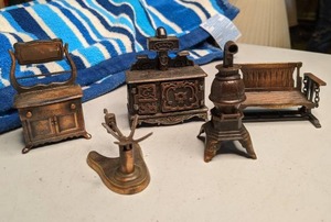 lot 255 image: Assorted Vintage Die Cast Miniatures