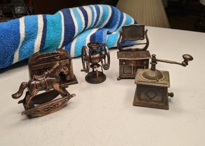 lot 256 image: Assorted Vintage Die Cast Miniatures