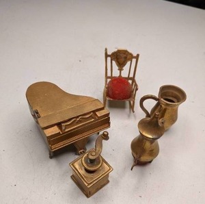 lot 257 image: Gold Tone Metal Miniatures