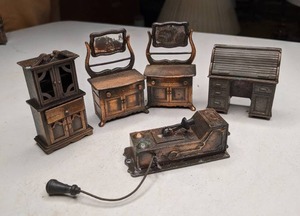 lot 261 image: Assorted Vintage Die Cast Miniatures