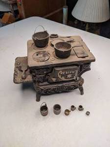 lot 262 image: Vintage Crescent Cast Iron Stove Miniature Salesman Sample