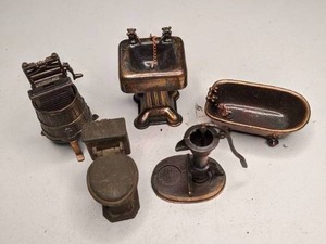 lot 263 image: Assorted Vintage Die Cast Miniatures
