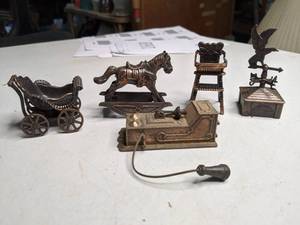 lot 268 image: Assorted Vintage Die Cast Miniatures