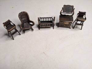 lot 269 image: Assorted Vintage Die Cast Miniatures