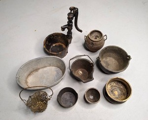 lot 271 image: Assorted Miniature Metal Buckets
