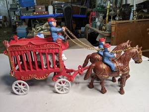 lot 274 image: Cast Iron Overland Circus Wagon