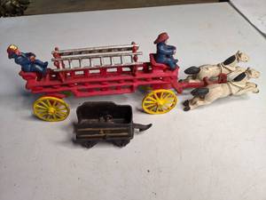 lot 275 image: Cast Iron Fire Truck Toy