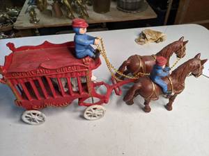 lot 276 image: Cast Iron Overland Circus Wagon (full set) See description