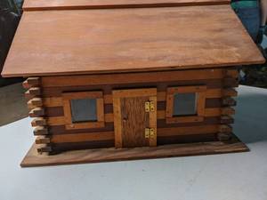 lot 277 image: Wood Log Cabin Storage Chest