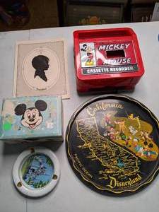 lot 284 image: Vintage Disney Ephemera