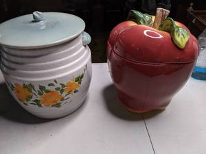 lot 299 image: Pair of Vintage Cookie Jars