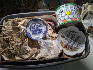 lot 334 image: Home Decor Mystery Lot