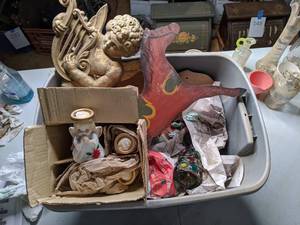lot 335 image: Bunch of Decor and Knick Knacks