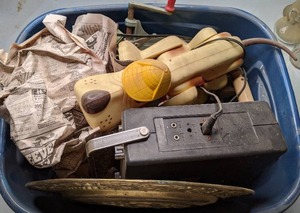 lot 340 image: Lot of Random Items
