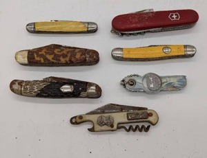 lot 374 image: Lot of Vintage Pocket Knives