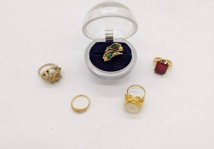 lot 376 image: Five Cocktail Fashion Rings