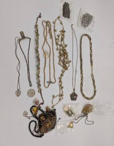lot 377 image: Assorted Necklace Chains and Pendants