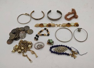 lot 384 image: Assorted Bracelets